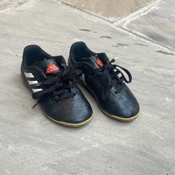 Adidas Boys Turf Soccer Shoes Size 11 - Picture 1 of 3